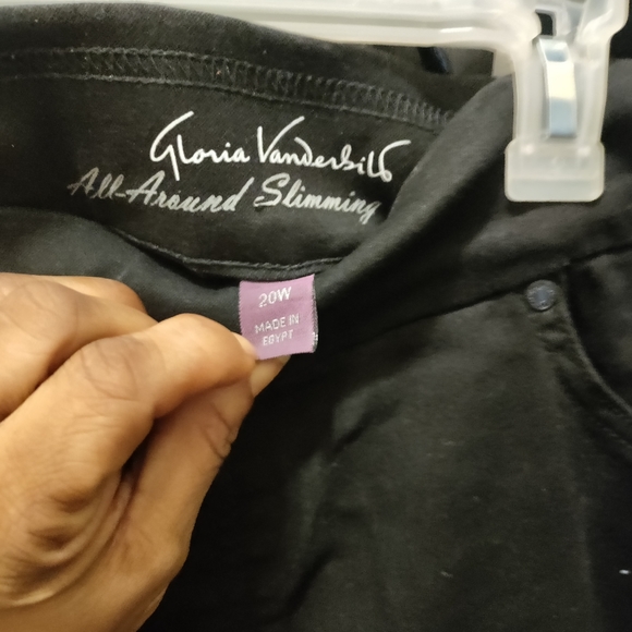 Shorts - Picture 2 of 3